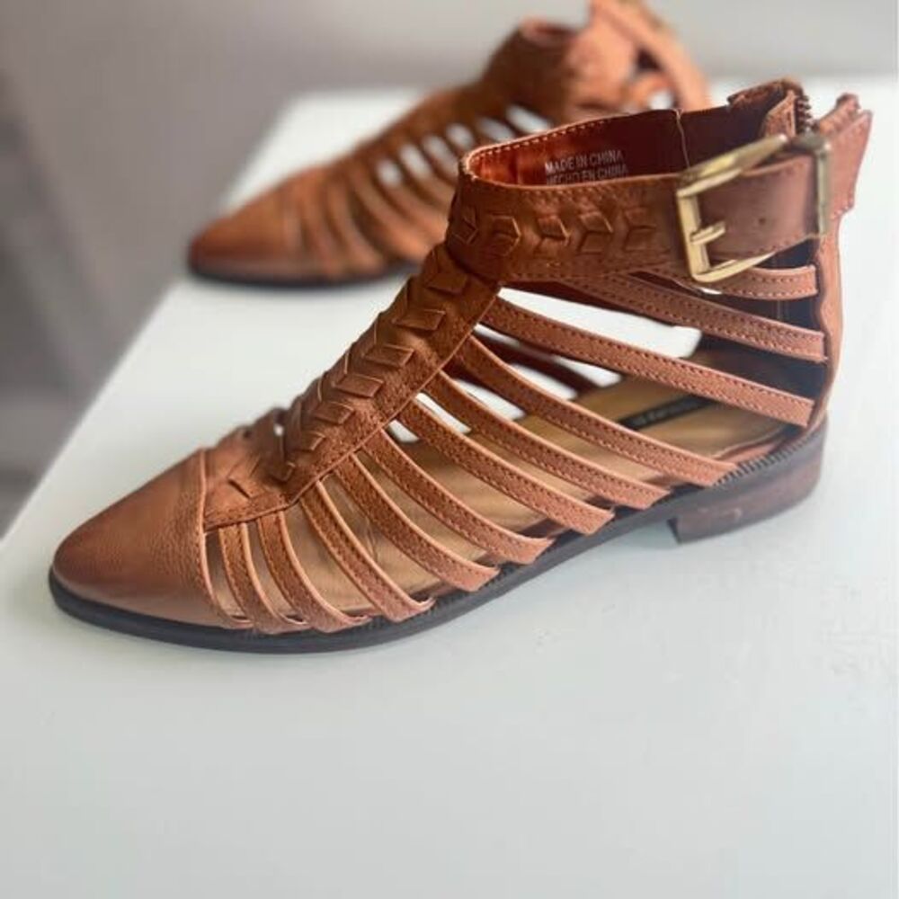 Forever 21 Camel Booties Flat Womens Size 7